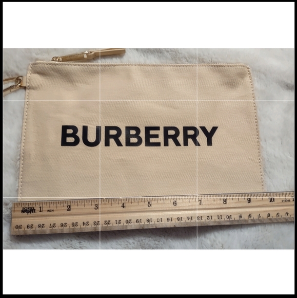 🆕Burberry Wristlet - Picture 10 of 10